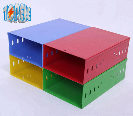Acciaio inossidabile Pre-galvanizzato / zincato Cable Tray per cabli elettrici perforato GI Cable Trunking